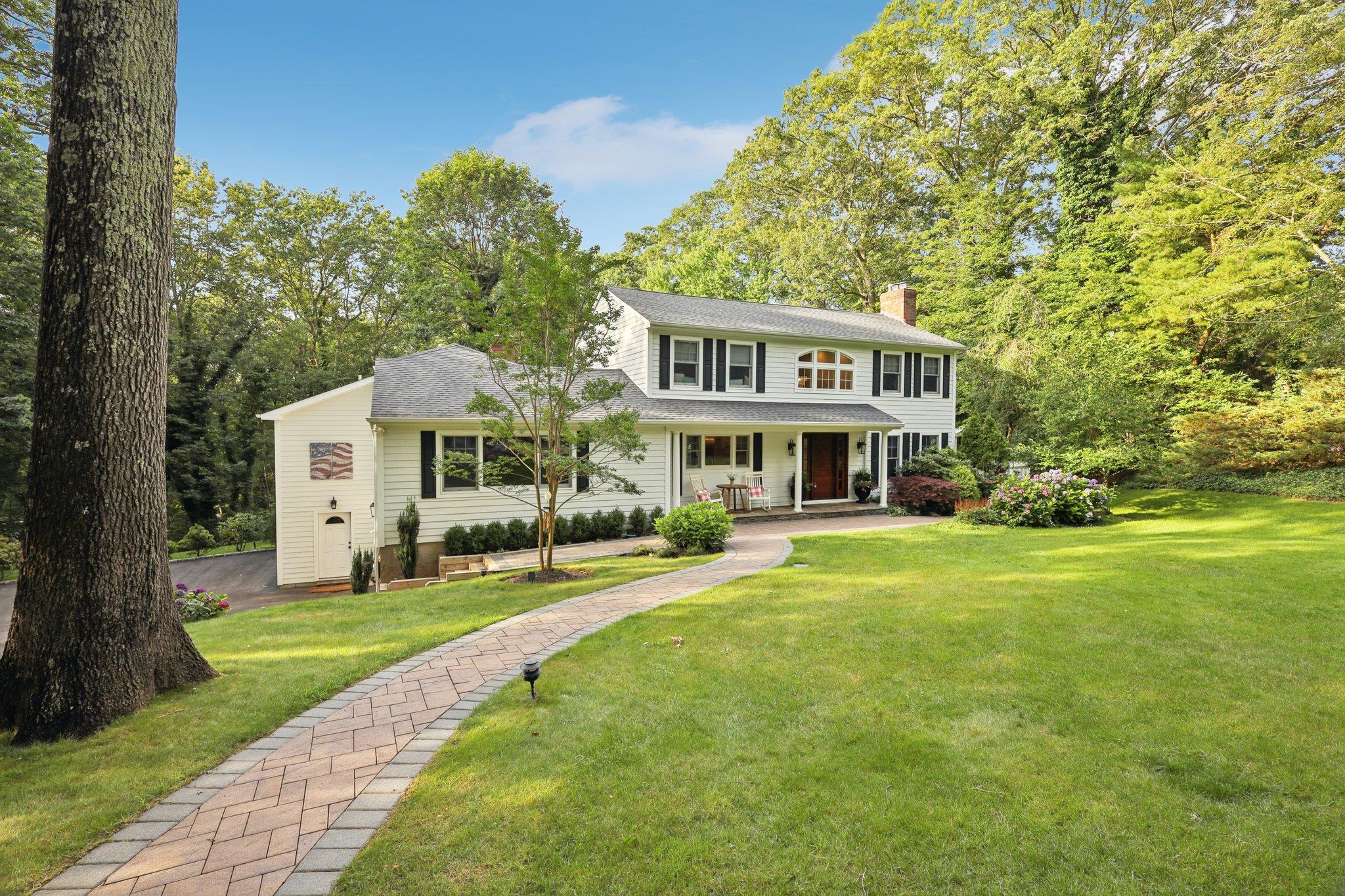 8 Grace Court, Greenlawn, NY 11740
