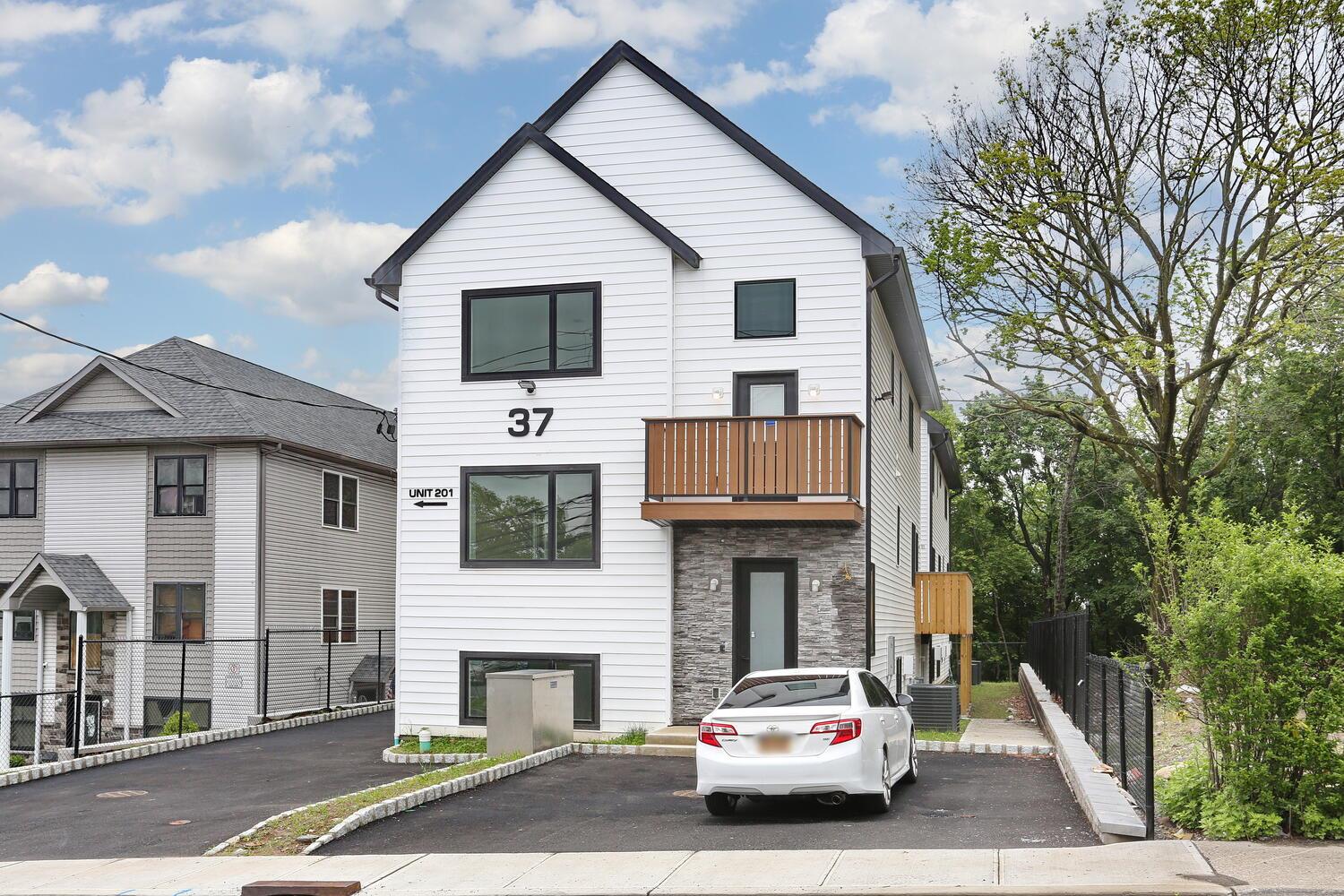 37 Ewing Avenue # 202, Spring Valley, NY 10977