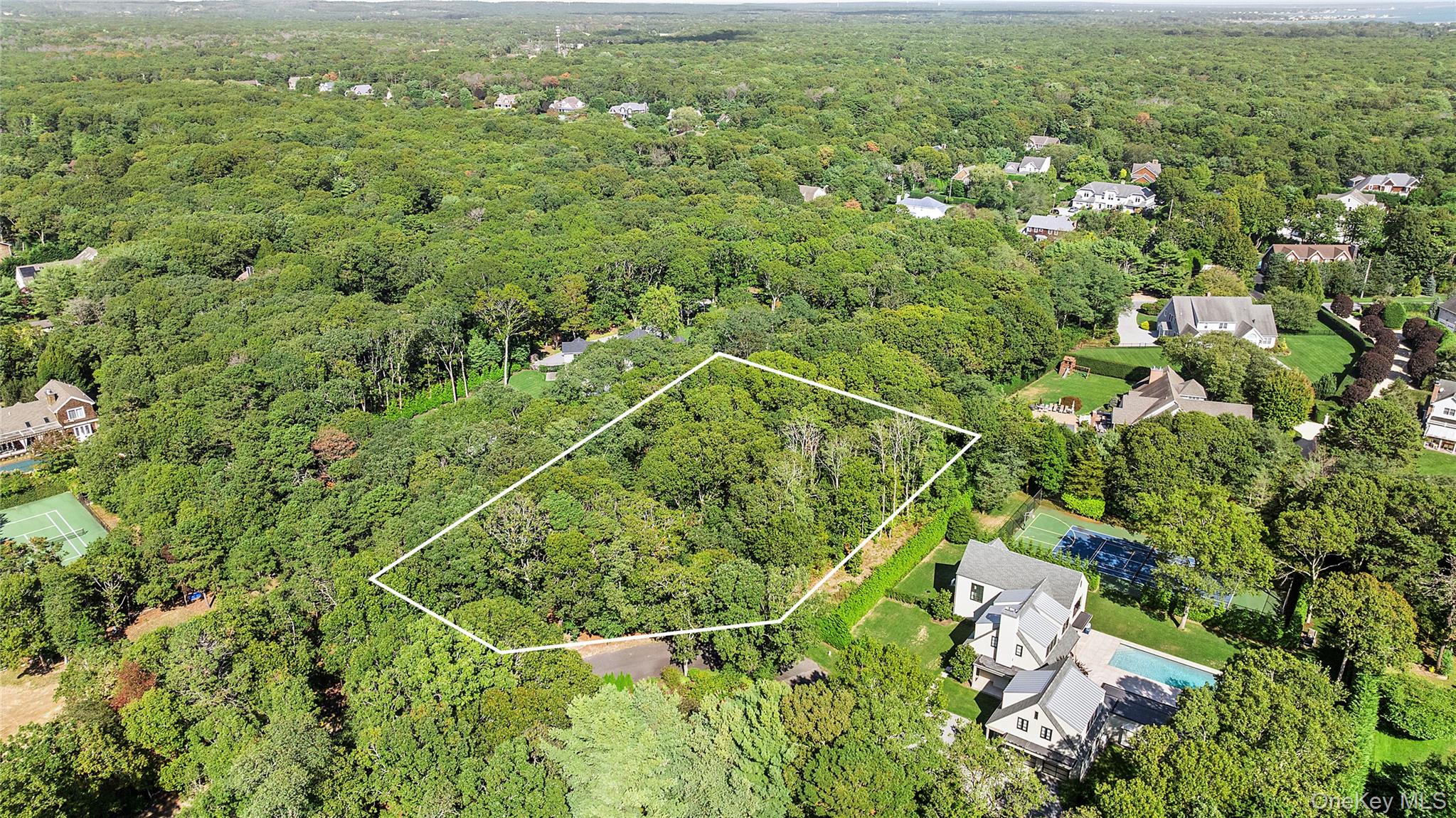 5 Laurents Way, Quogue, NY 11959