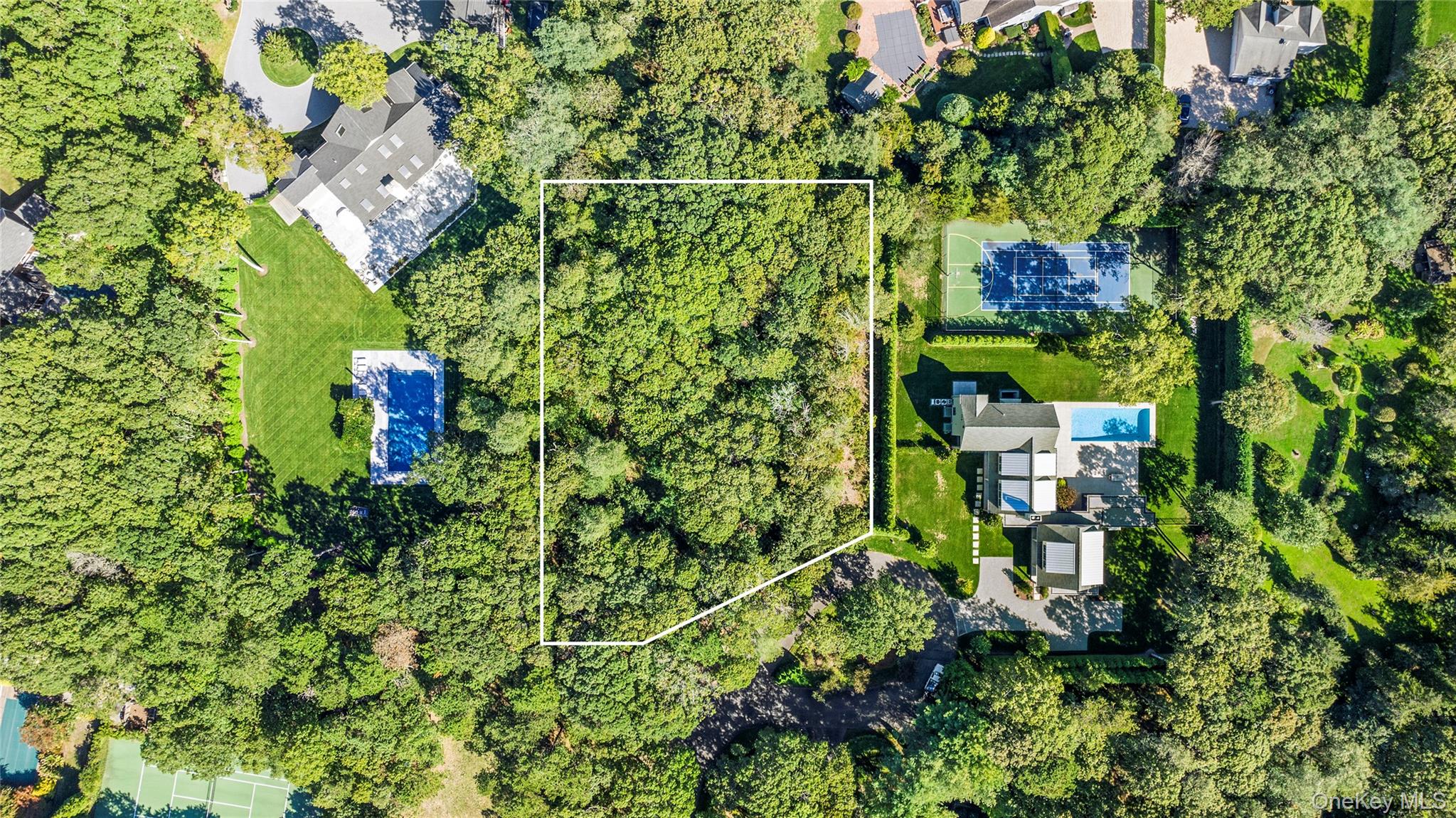 5 Laurents Way, Quogue, NY 11959