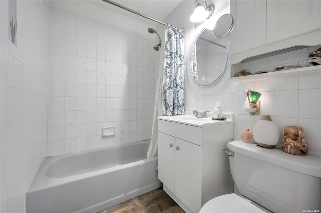 246 15th Street, West Babylon, NY 11704