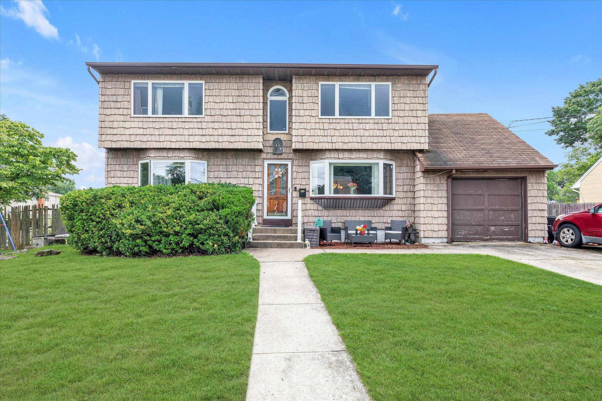 340 W 13th Street, Deer Park, NY 11729