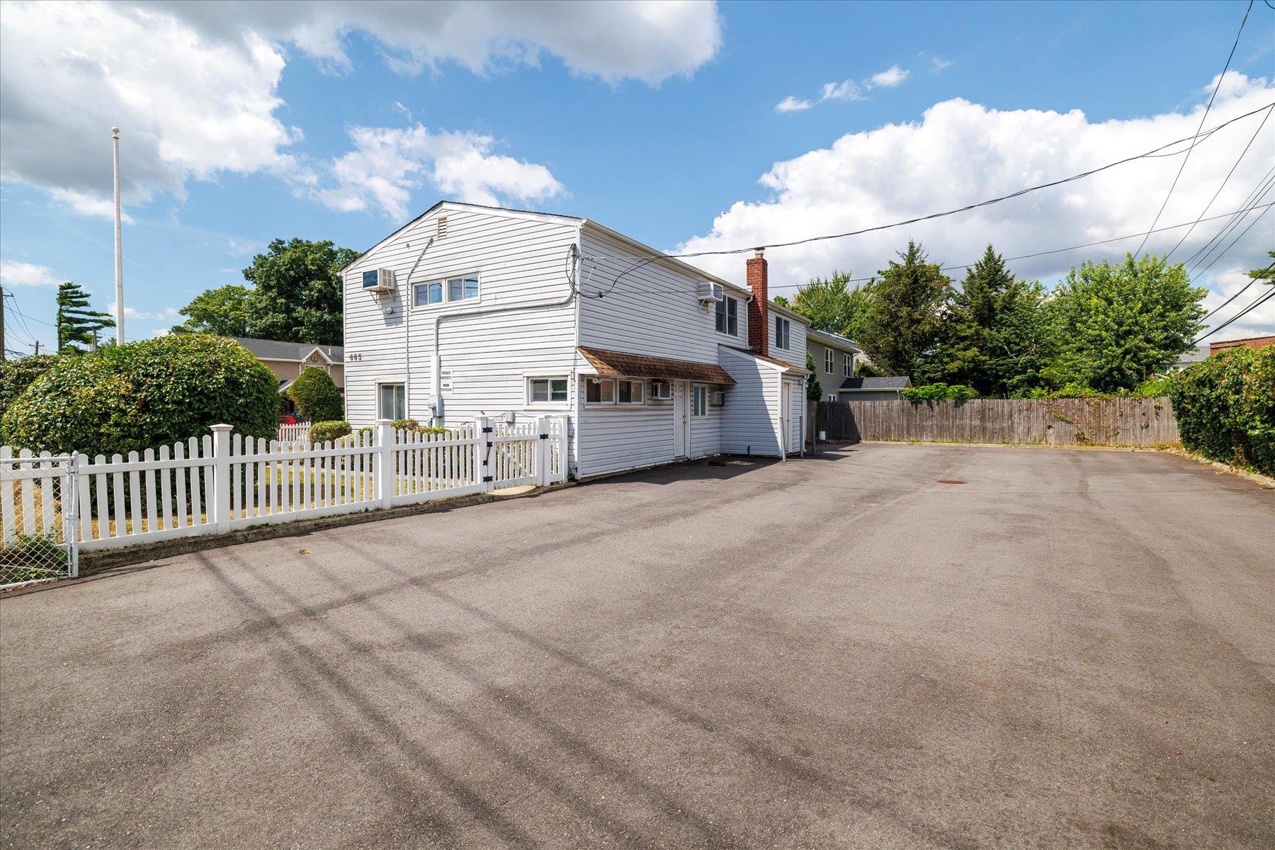 665 N Newbridge Road, Levittown, NY 11756