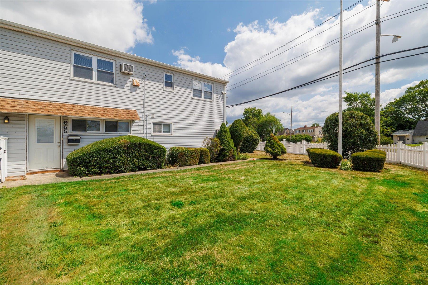 665 N Newbridge Road, Levittown, NY 11756