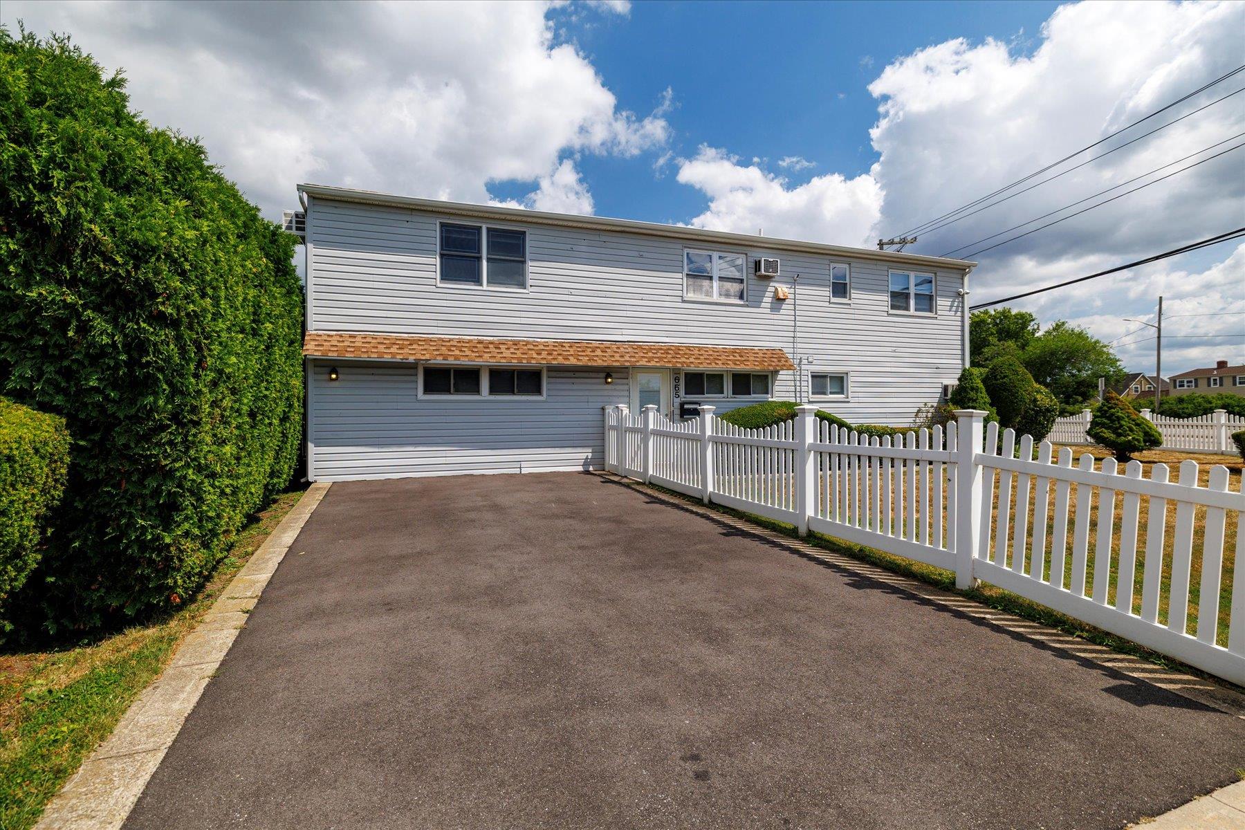 665 N Newbridge Road, Levittown, NY 11756
