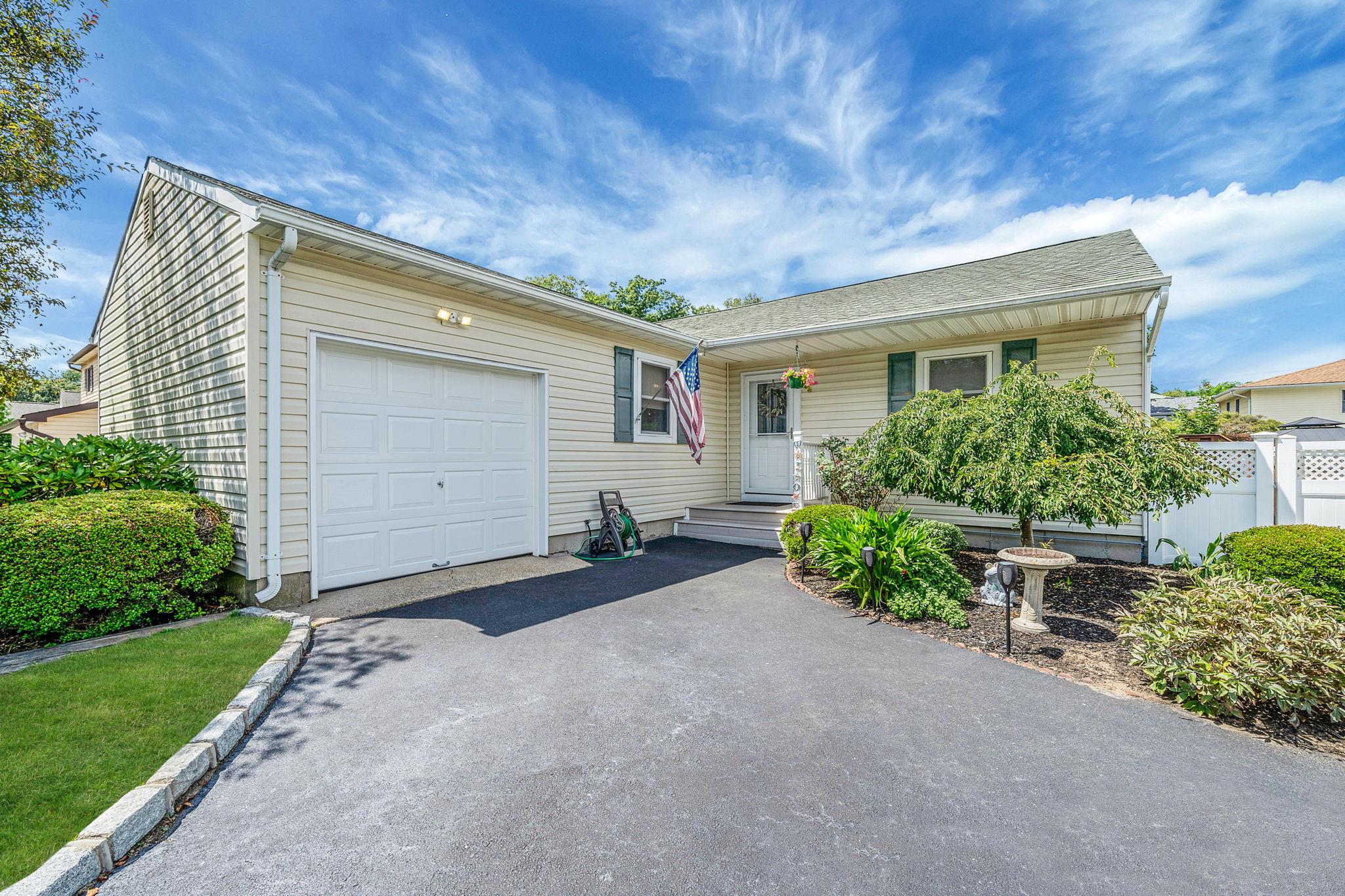 47 Orchard Street, Hauppauge, NY 11788