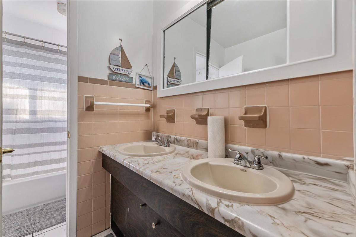 22 Hudson Place, Hempstead, NY 11550