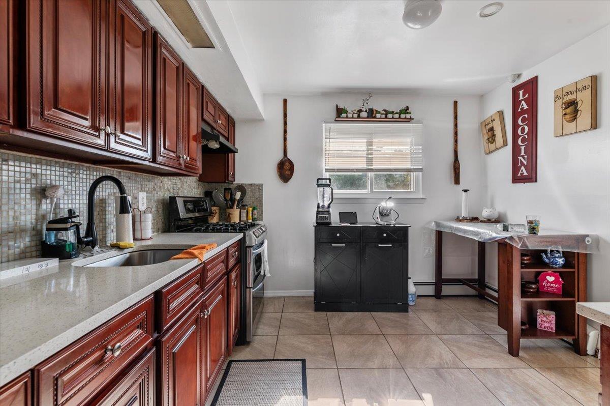 22 Hudson Place, Hempstead, NY 11550