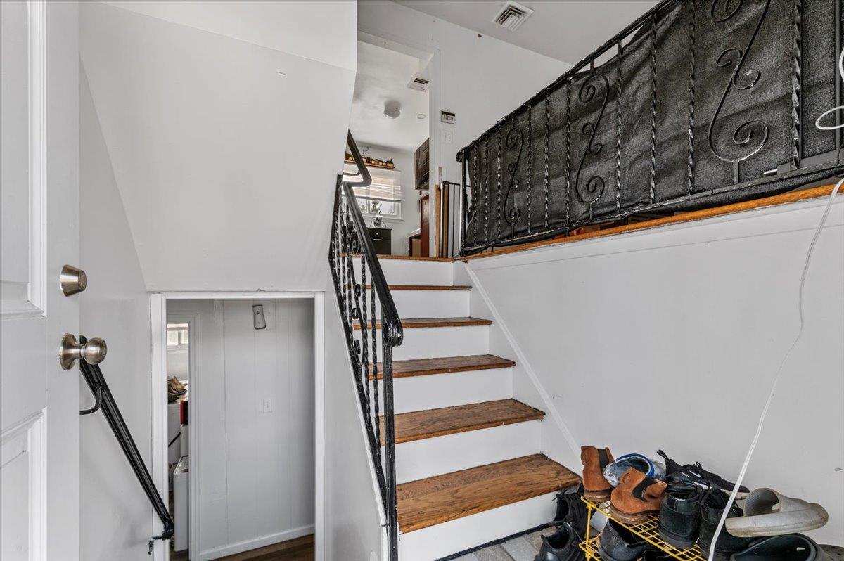 22 Hudson Place, Hempstead, NY 11550