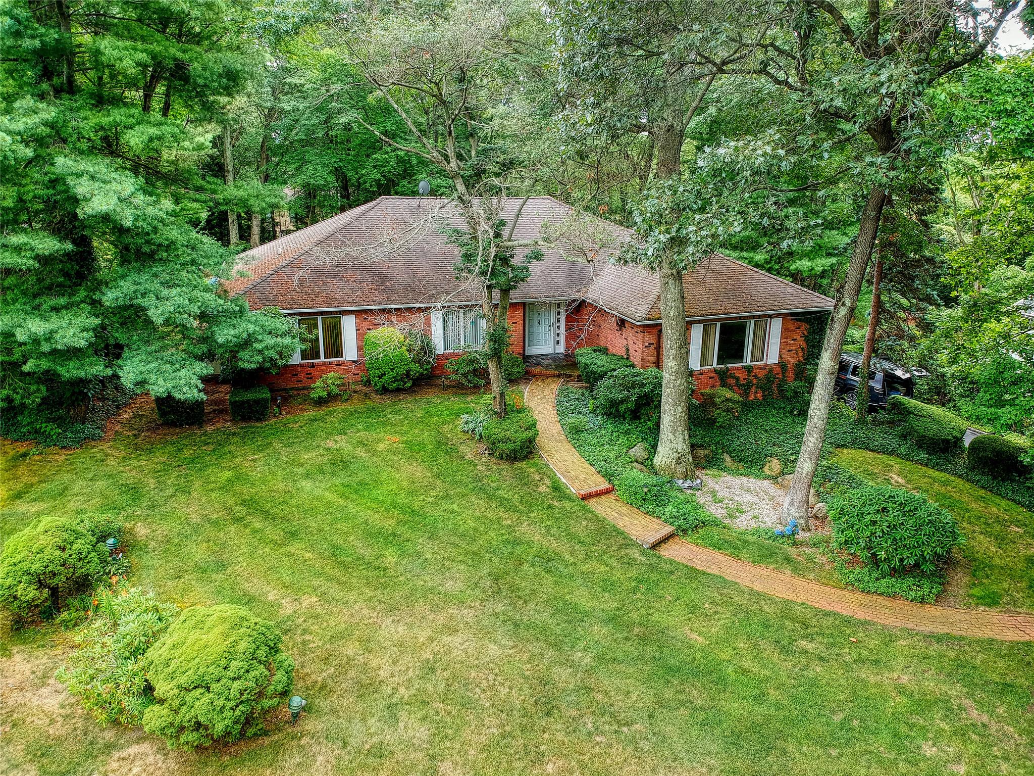 11 Melody Lane, Bayville, NY 11709