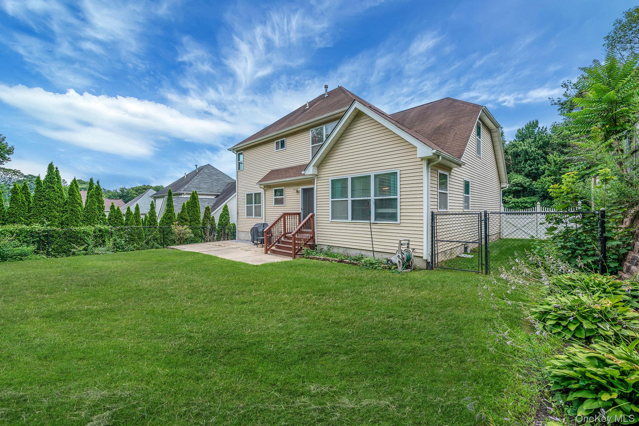 11 Gladysz Way, Port Jefferson, NY 11777