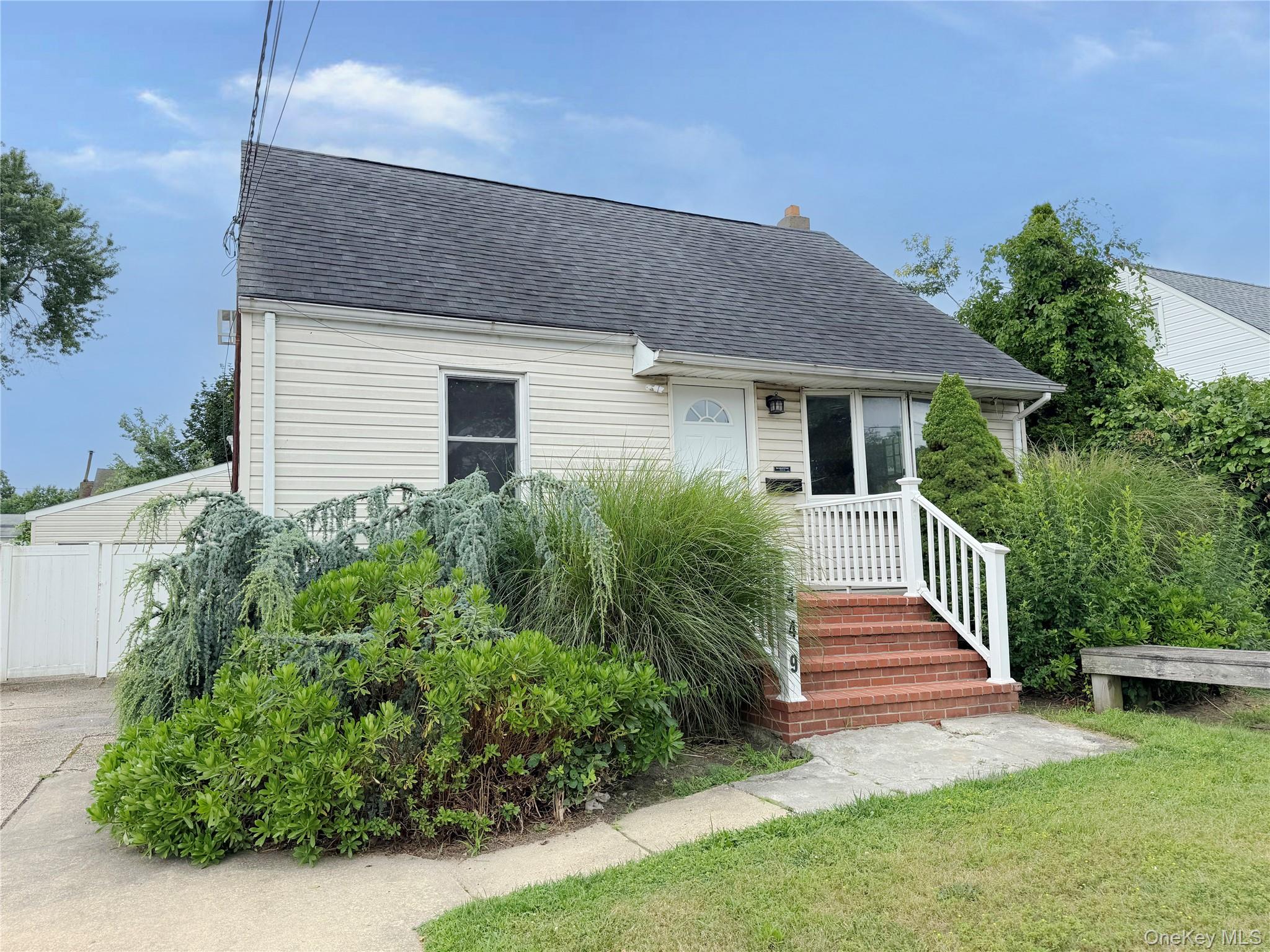 449 N Indiana Avenue, Lindenhurst, NY 11757