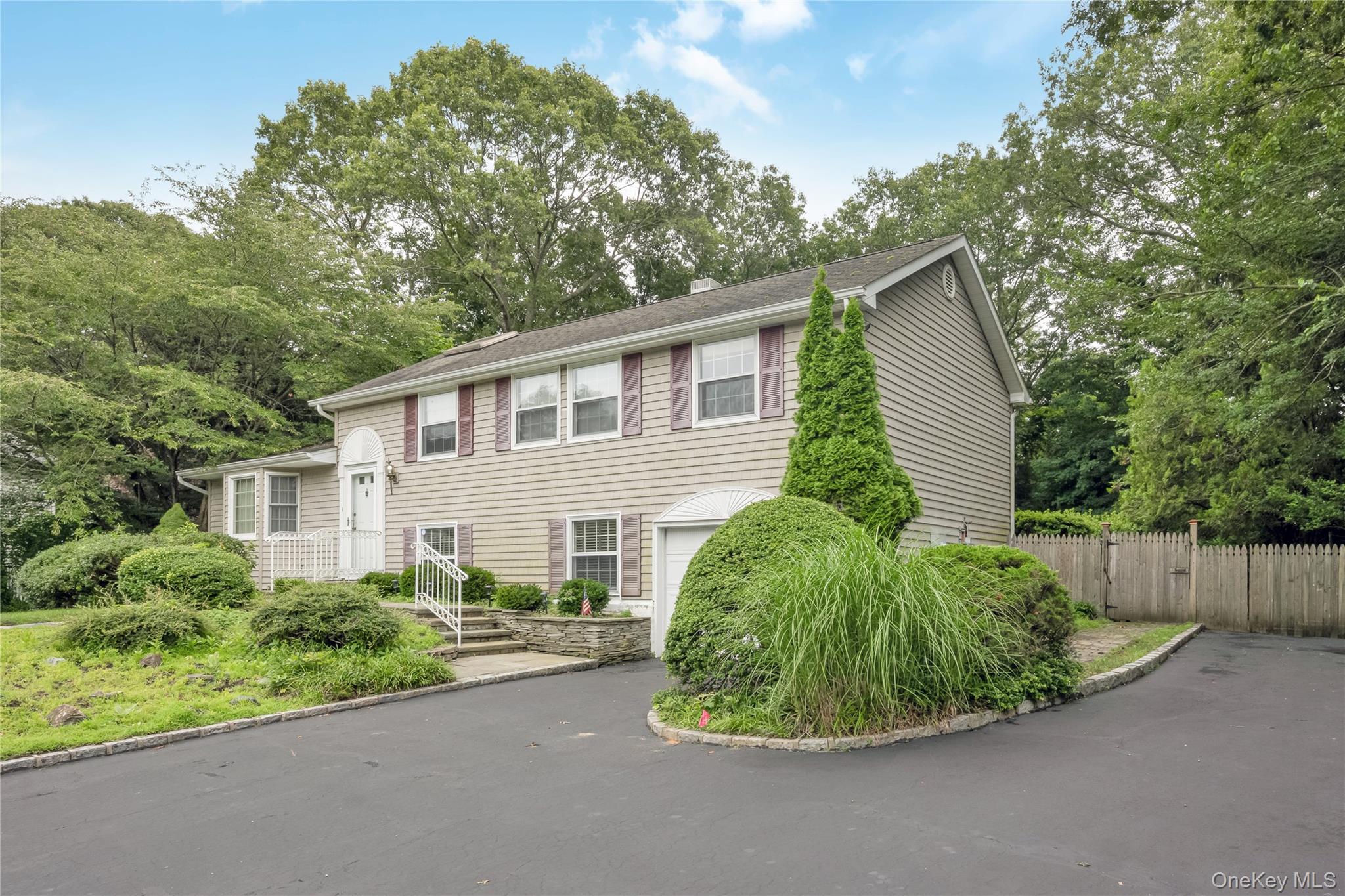 9 Branch Lane, East Setauket, NY 11733