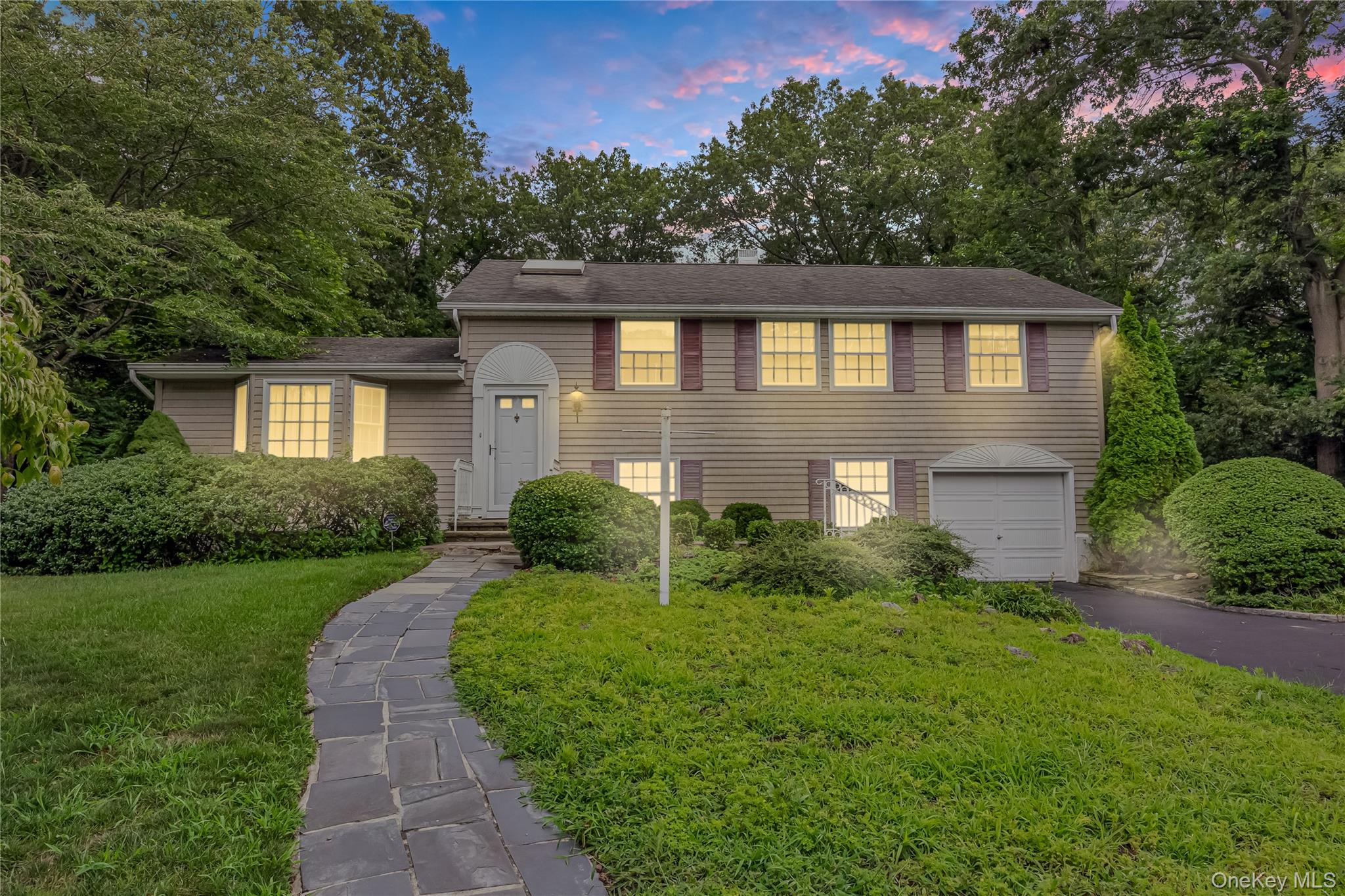 9 Branch Lane, East Setauket, NY 11733