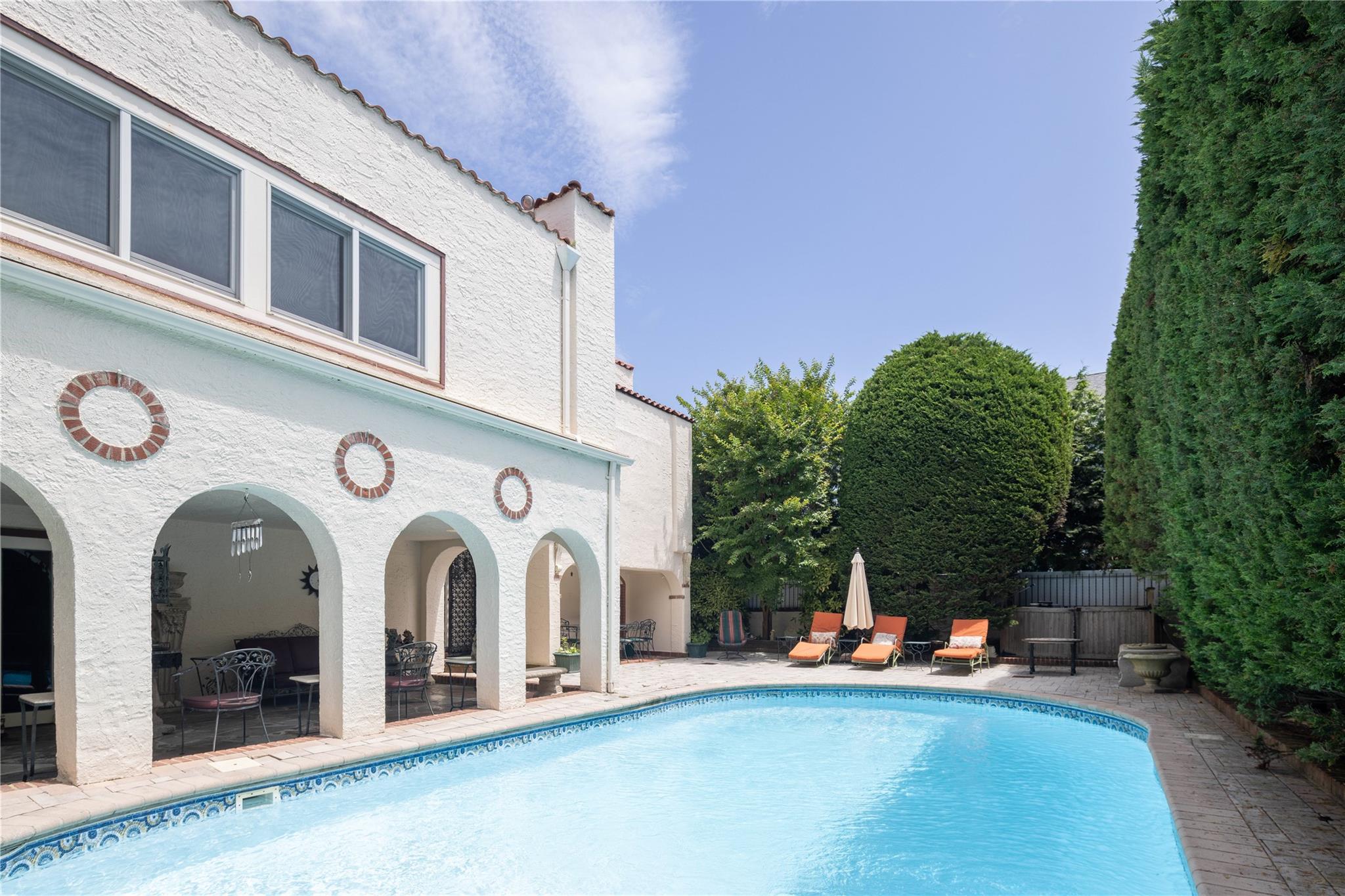 118 Glenwood Avenue, Point Lookout, NY 11569