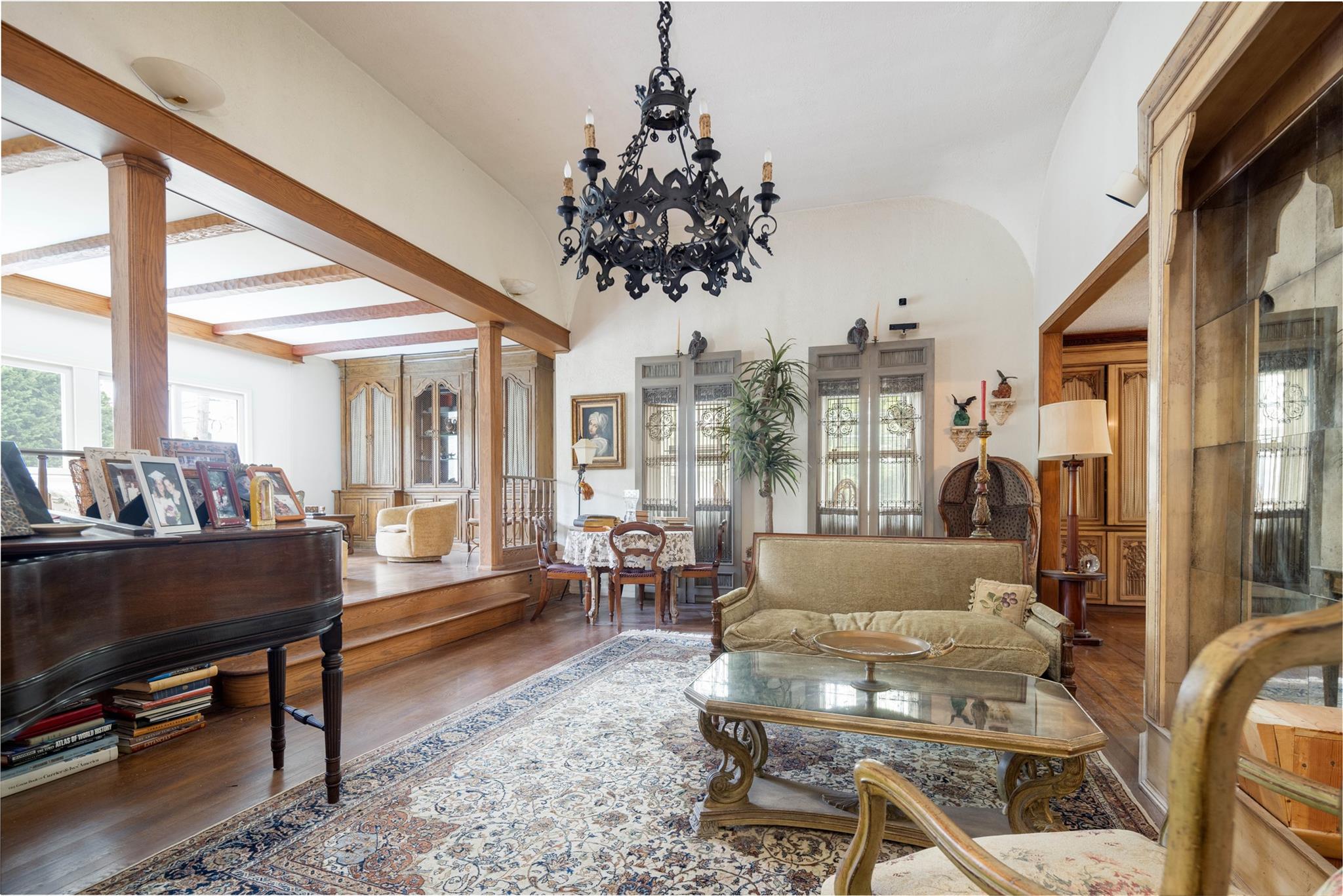 118 Glenwood Avenue, Point Lookout, NY 11569