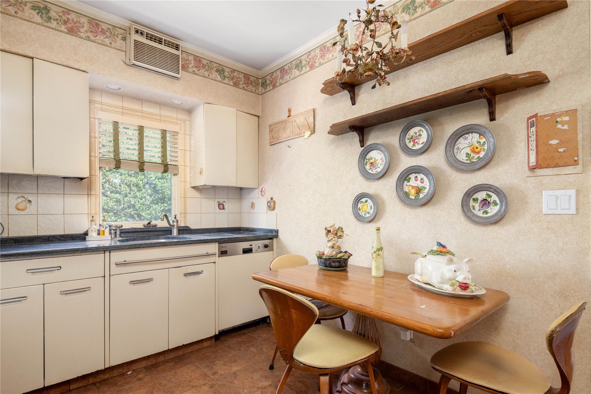 118 Glenwood Avenue, Point Lookout, NY 11569