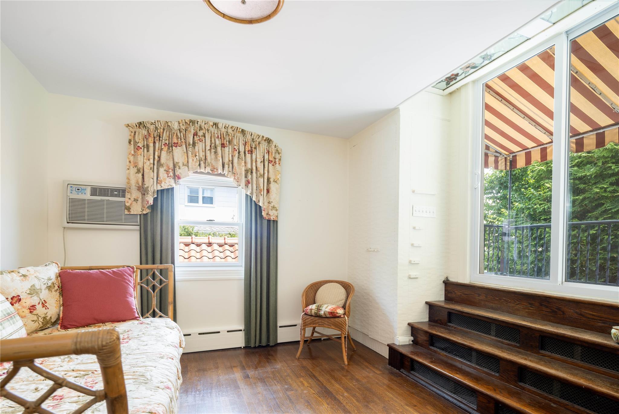 118 Glenwood Avenue, Point Lookout, NY 11569