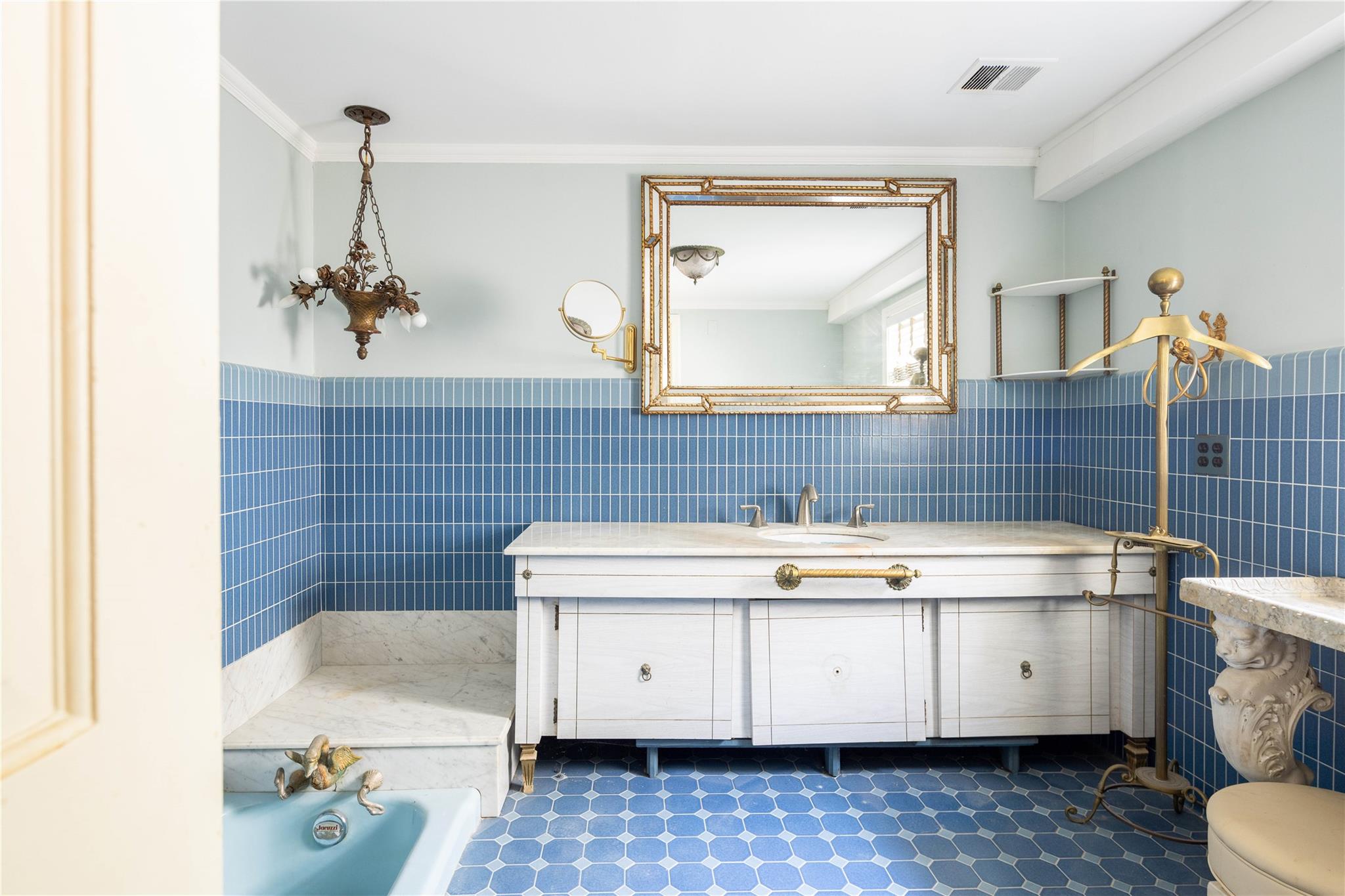 118 Glenwood Avenue, Point Lookout, NY 11569