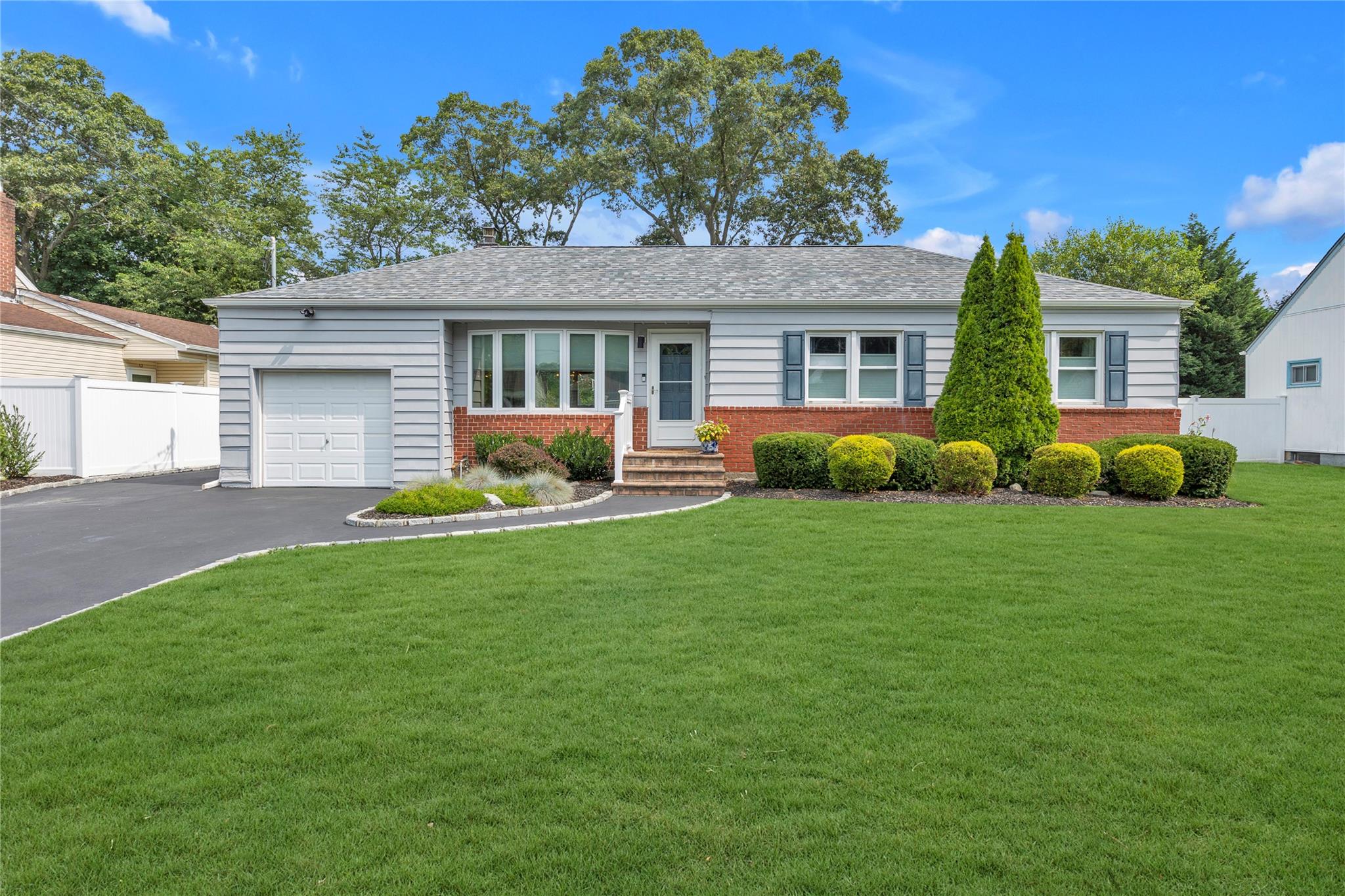 3 Sinclair Drive, Greenlawn, NY 11740