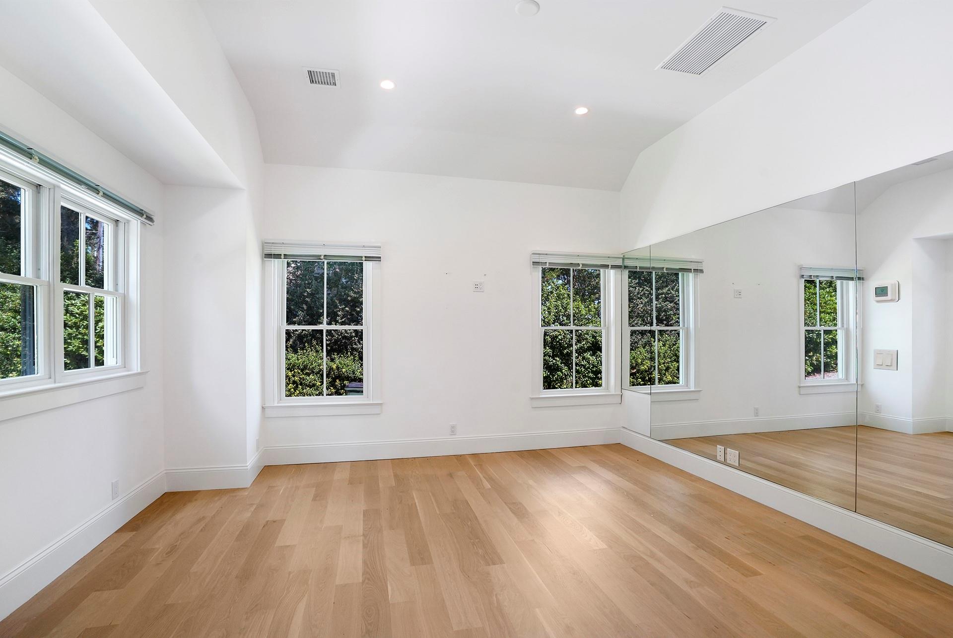 84 Oyster Shores Road, East Hampton, NY 11937