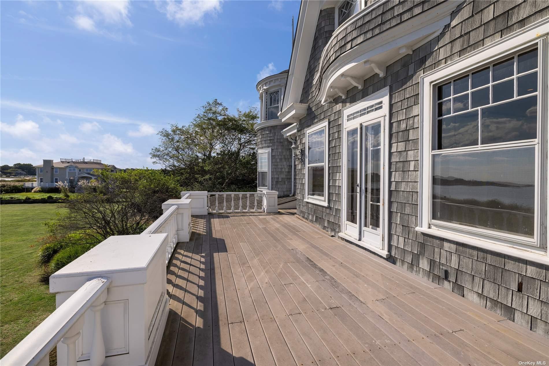 9 Convent Lane, Center Moriches, NY 11934