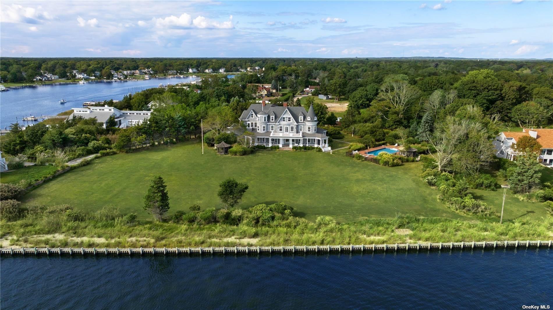 9 Convent Lane, Center Moriches, NY 11934