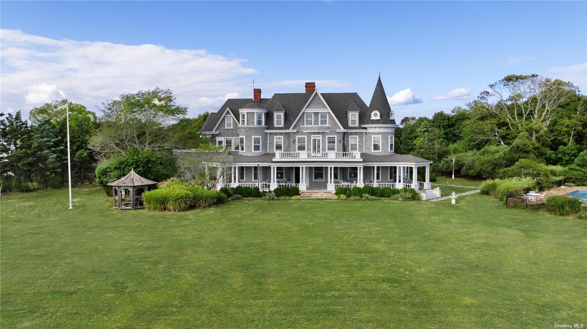 9 Convent Lane, Center Moriches, NY 11934