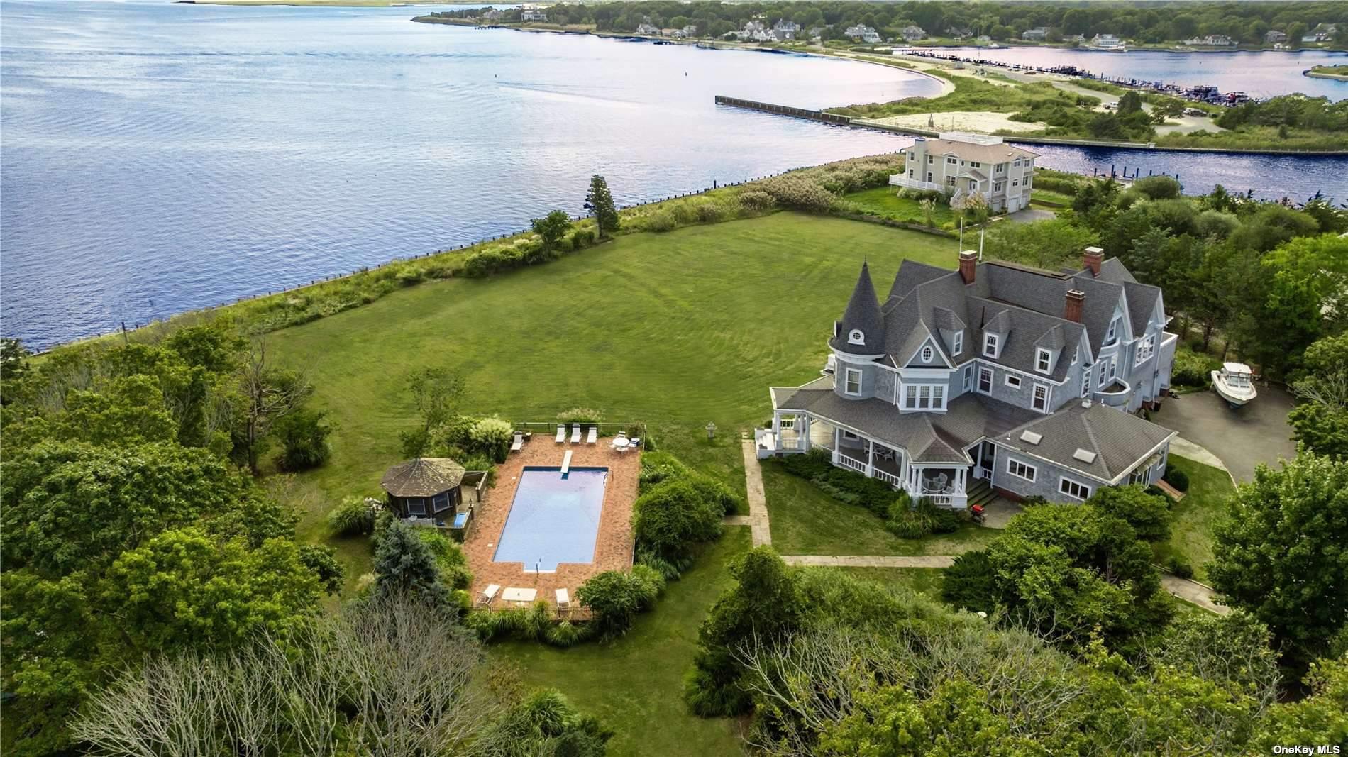 9 Convent Lane, Center Moriches, NY 11934