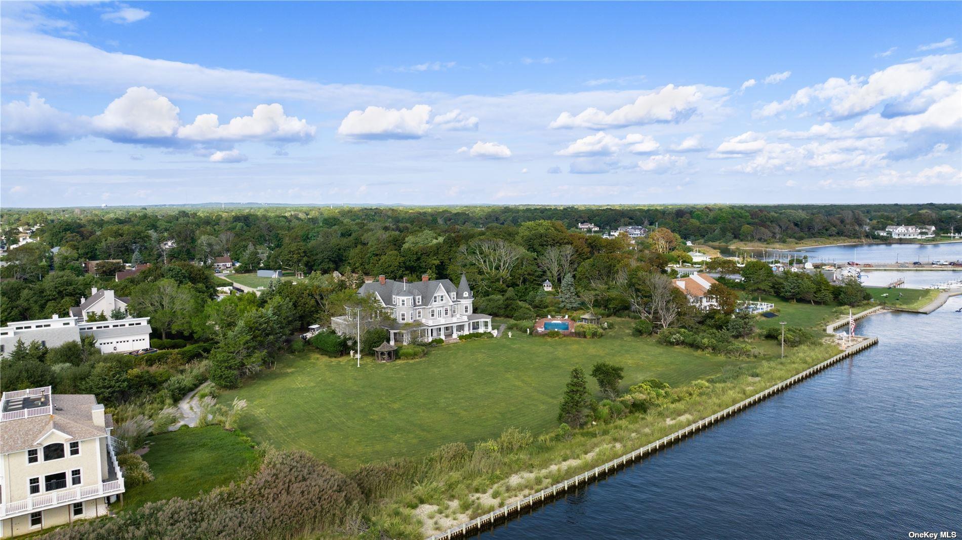 9 Convent Lane, Center Moriches, NY 11934