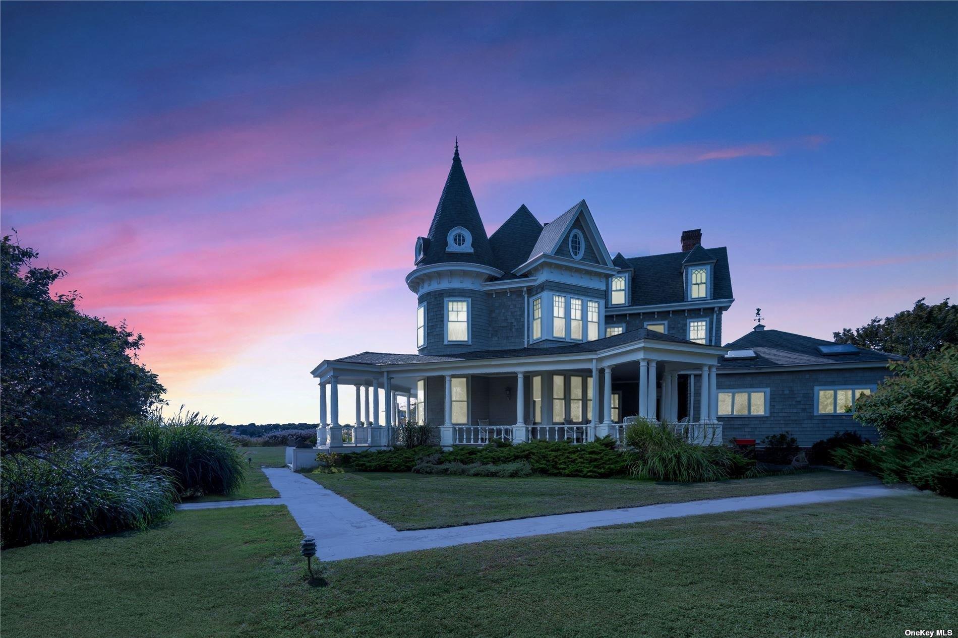 9 Convent Lane, Center Moriches, NY 11934