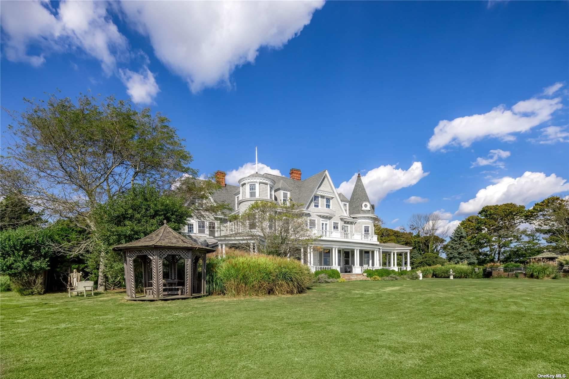 9 Convent Lane, Center Moriches, NY 11934