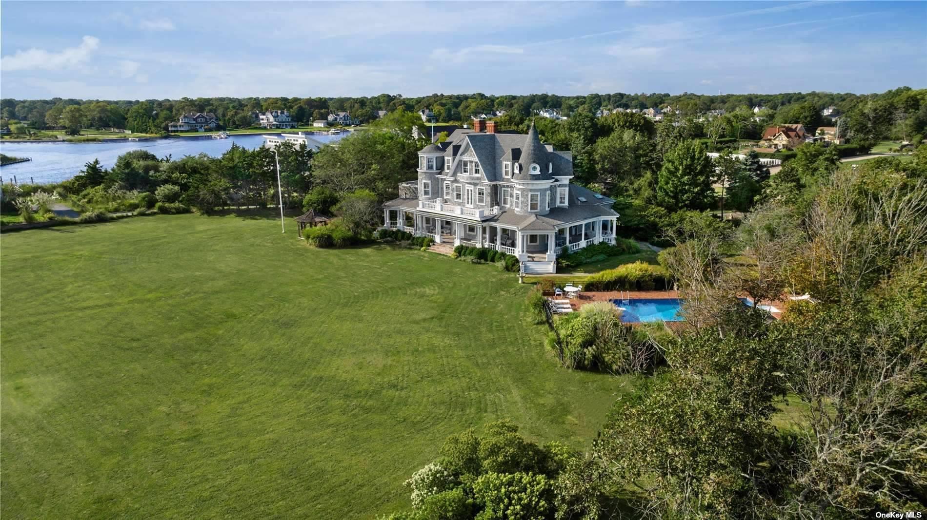 9 Convent Lane, Center Moriches, NY 11934