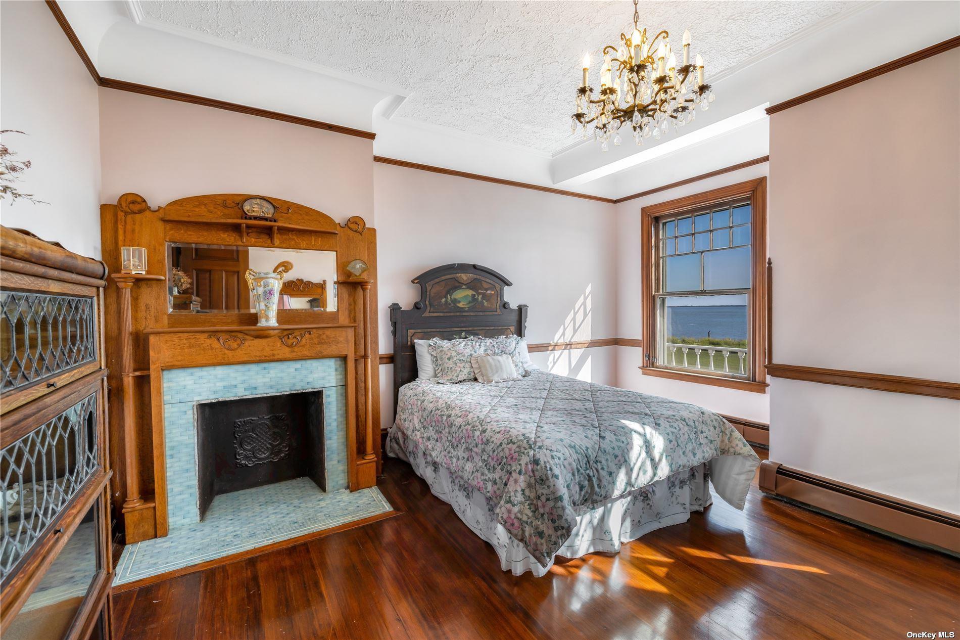 9 Convent Lane, Center Moriches, NY 11934