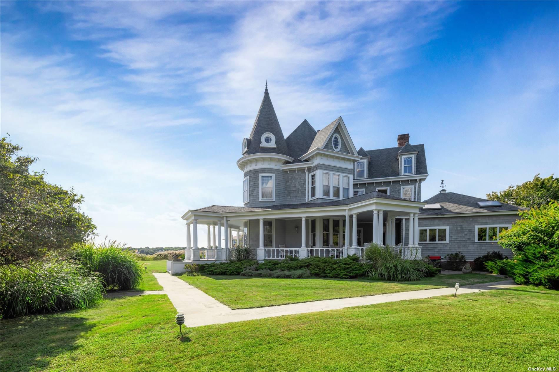 9 Convent Lane, Center Moriches, NY 11934