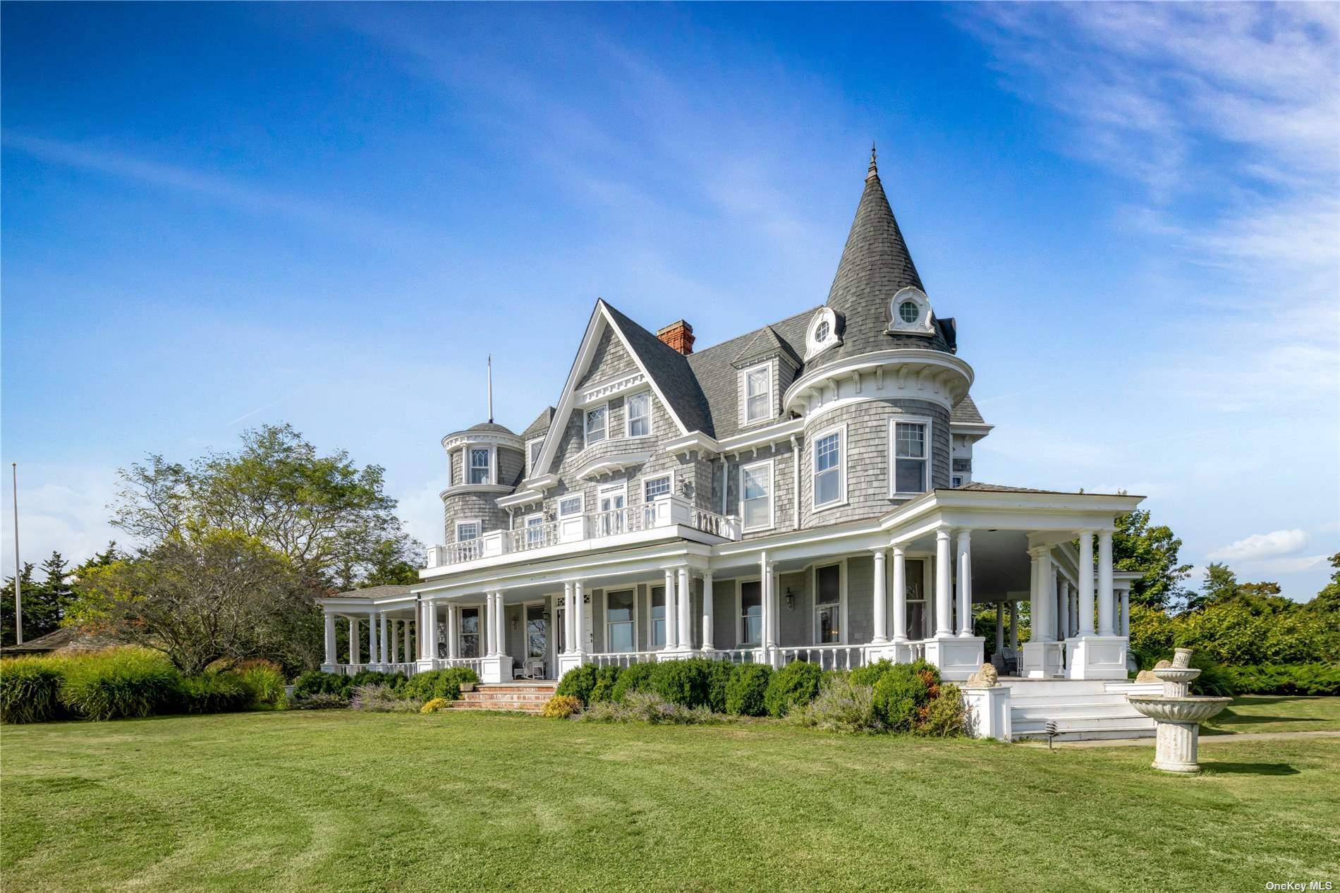 9 Convent Lane, Center Moriches, NY 11934