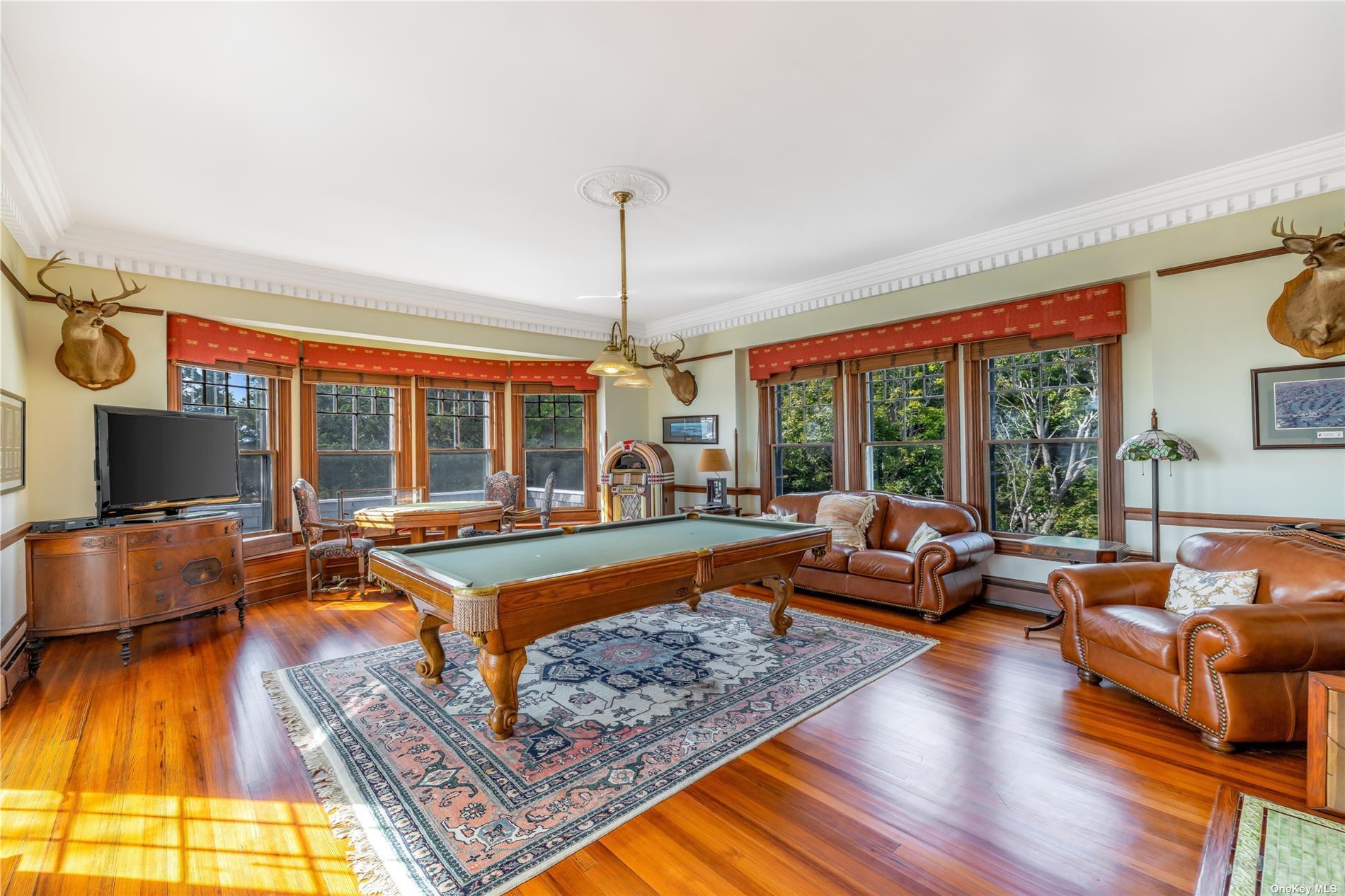 9 Convent Lane, Center Moriches, NY 11934