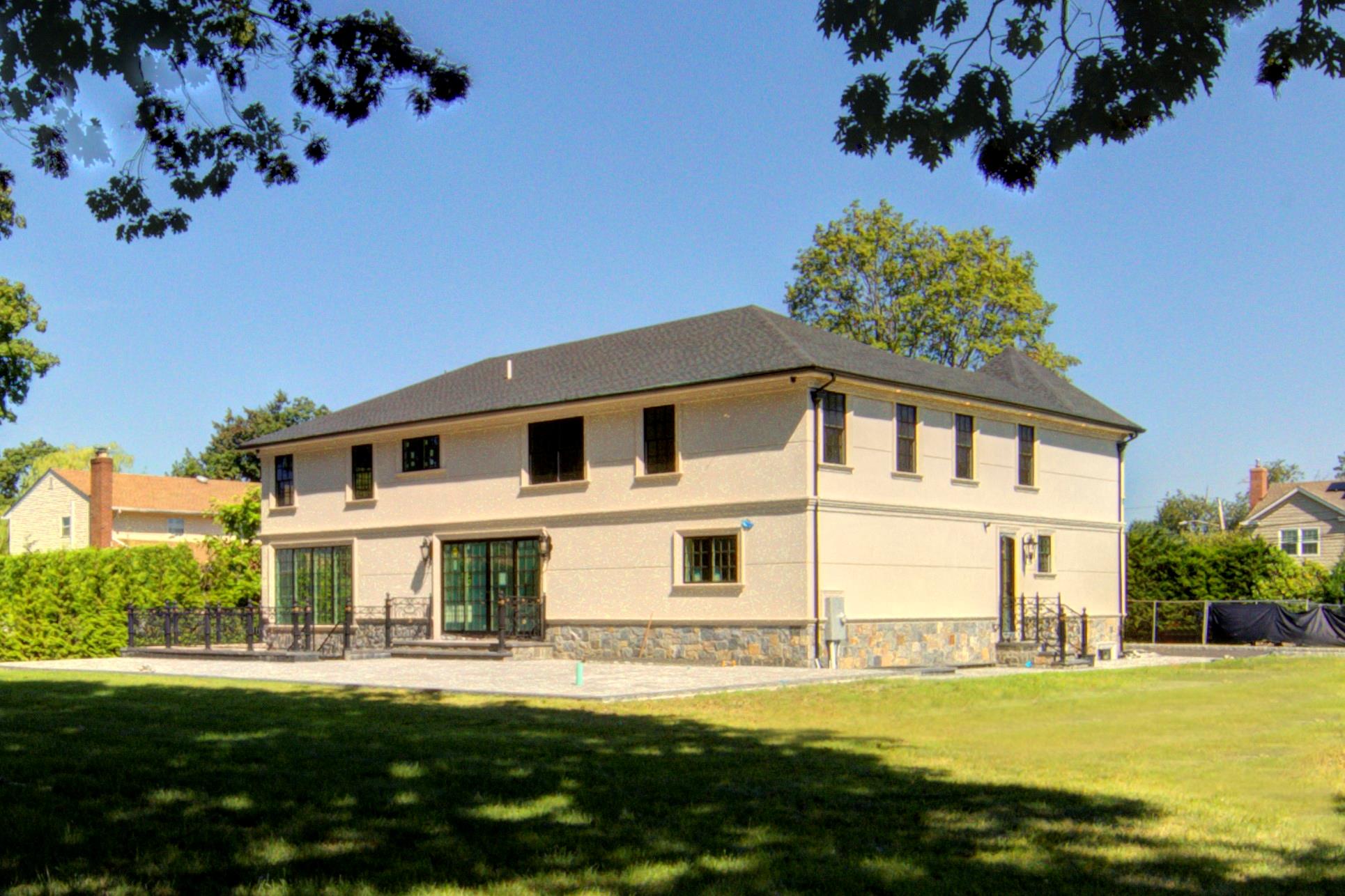 51 Walter Avenue, Hicksville, NY 11801