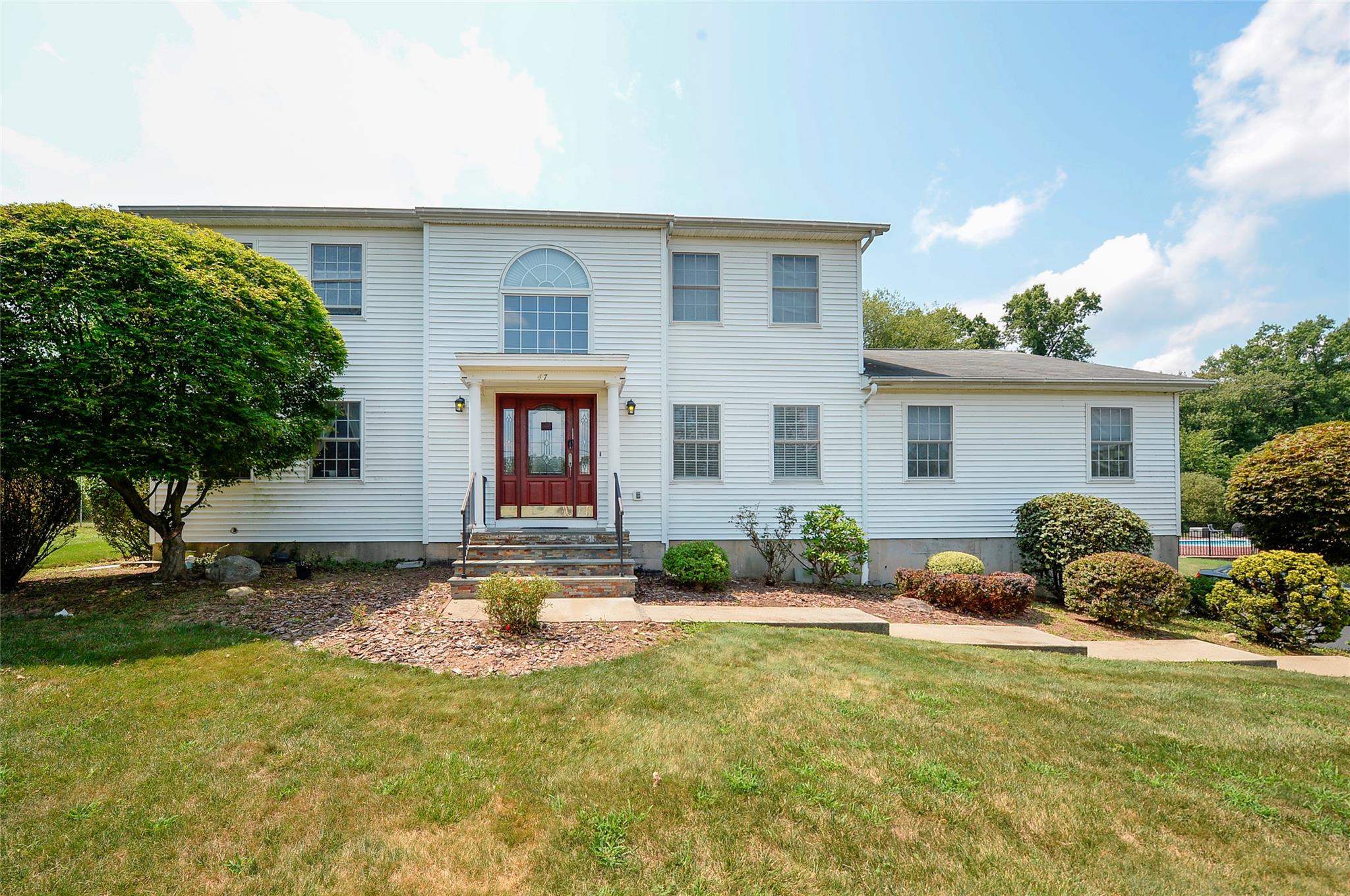 47 Red Schoolhouse Road, Chestnut Ridge, NY 10977