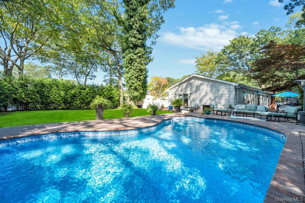 5 Frostfield Place, Melville, NY 11747