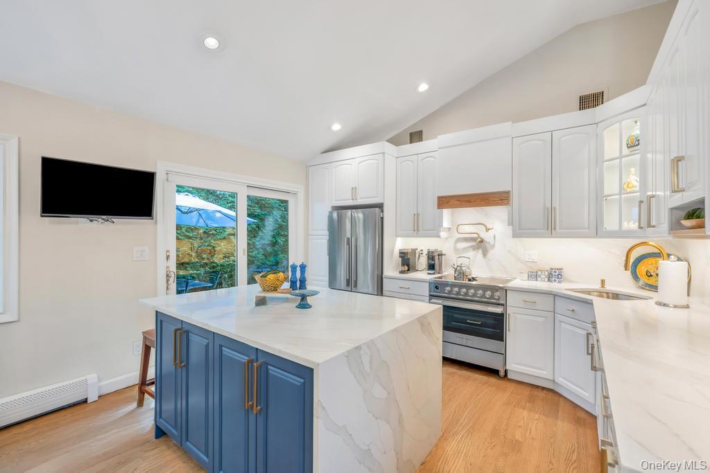 5 Frostfield Place, Melville, NY 11747