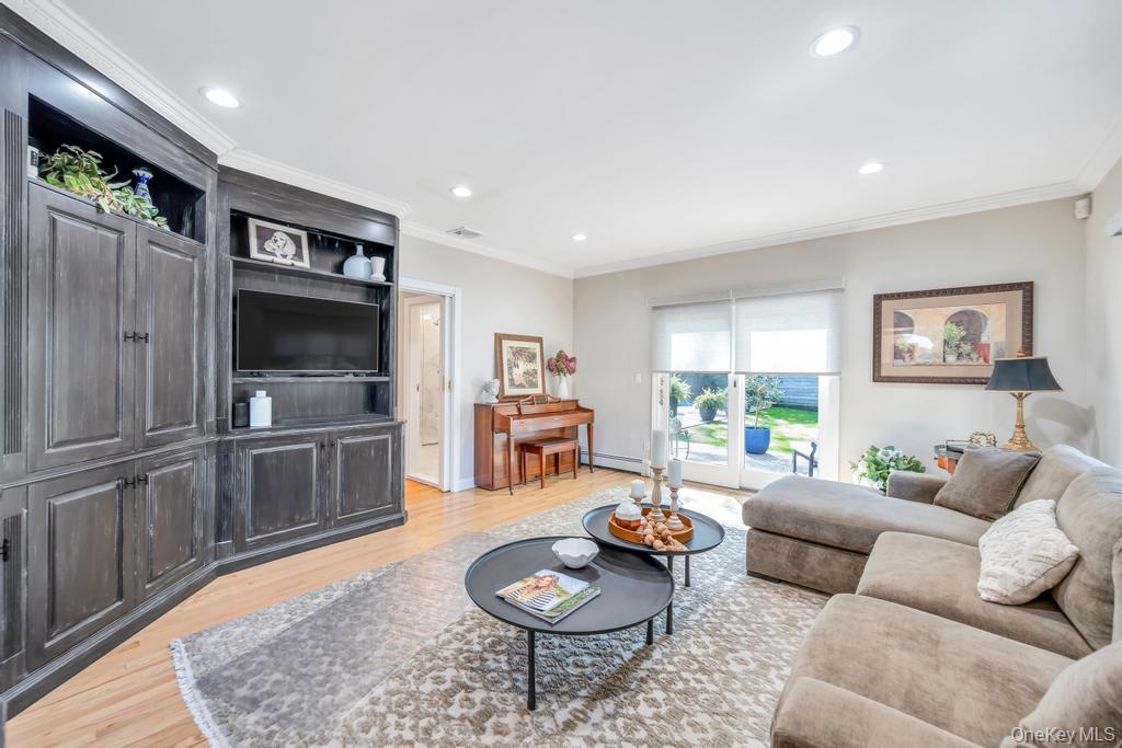 5 Frostfield Place, Melville, NY 11747