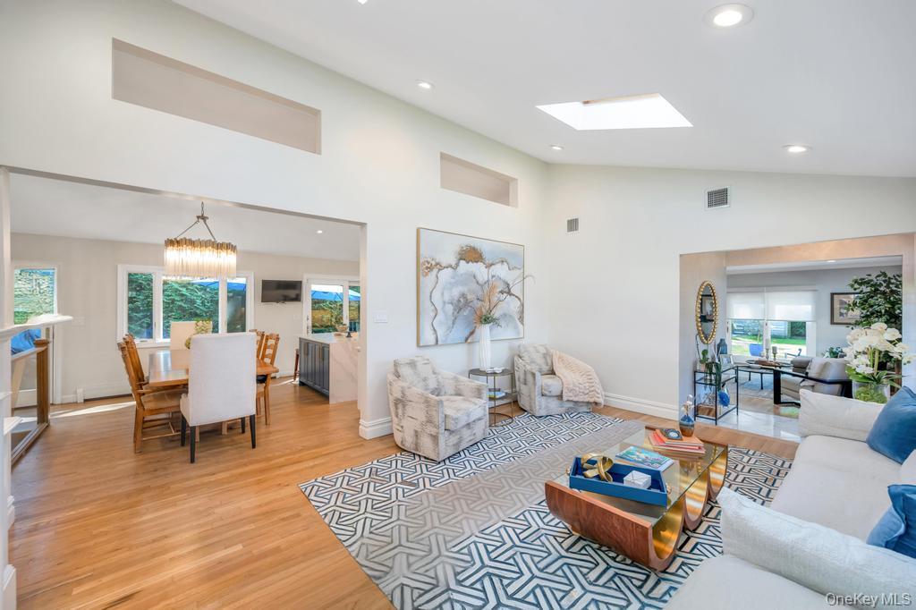 5 Frostfield Place, Melville, NY 11747