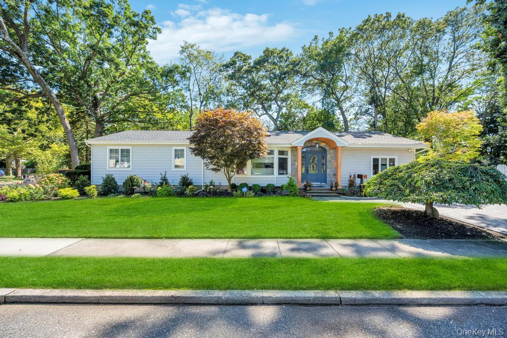 5 Frostfield Place, Melville, NY 11747