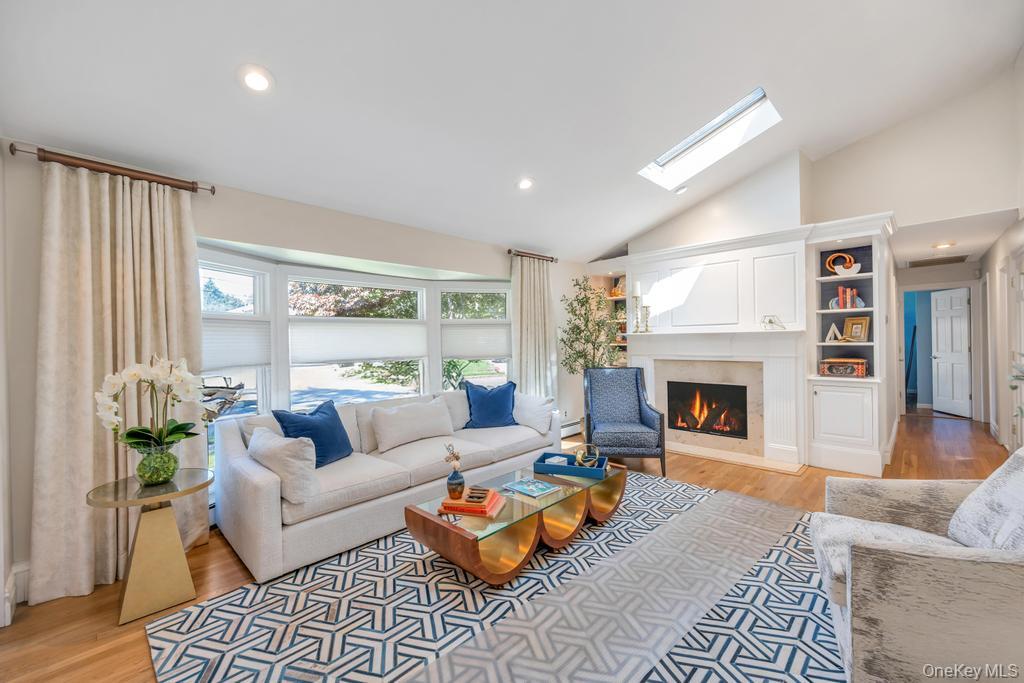 5 Frostfield Place, Melville, NY 11747