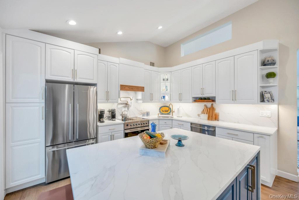 5 Frostfield Place, Melville, NY 11747