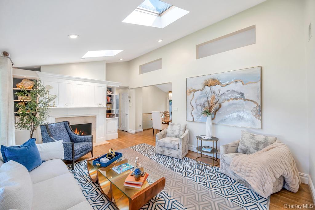 5 Frostfield Place, Melville, NY 11747