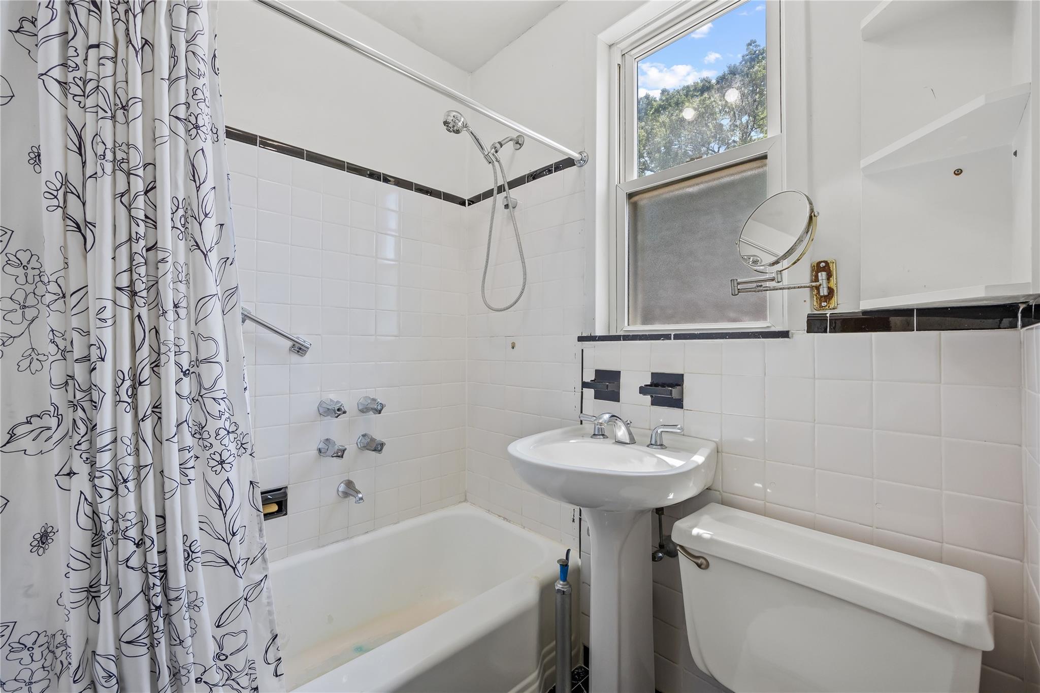 1511 Robertson Place, Bronx, NY 10465