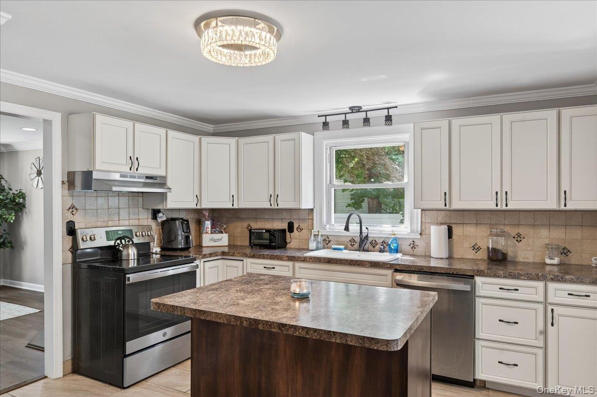 4 Myrtle Lane, Coram, NY 11727