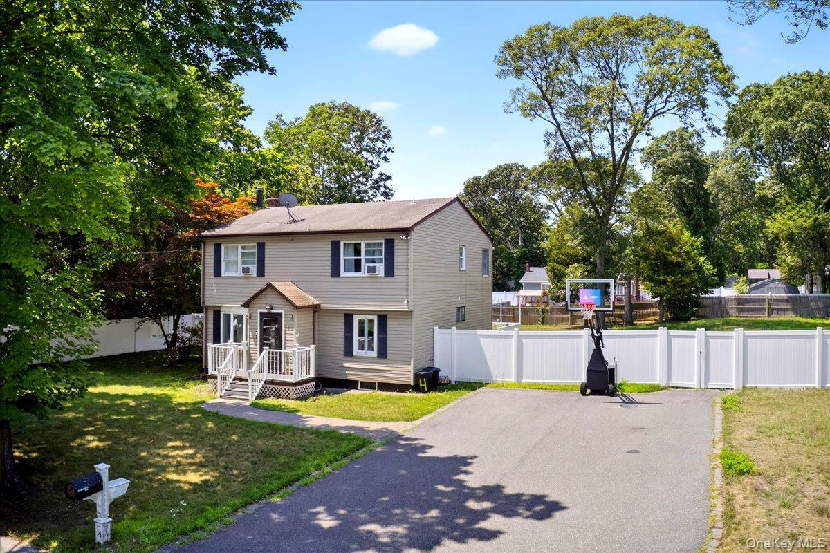 4 Myrtle Lane, Coram, NY 11727
